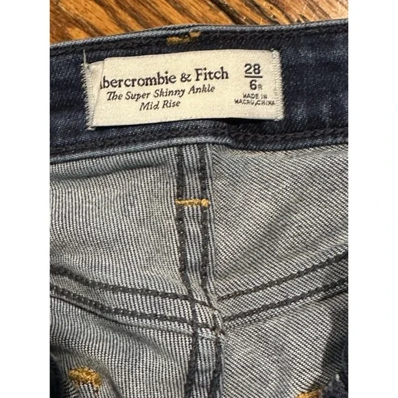 Abercrombie & Fitch Women's Super Skinny Ankle Mid Rise Raw Hem Jeans 28/6 - Picture 2 of 6